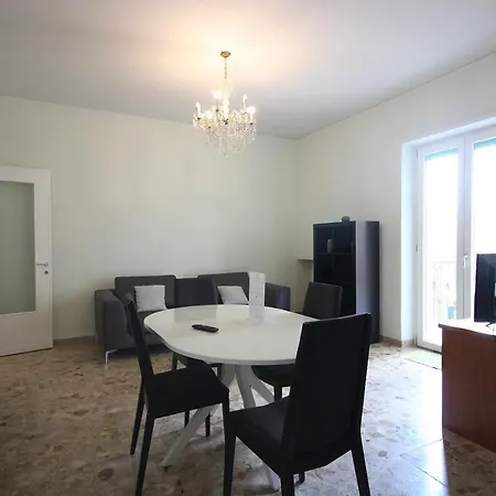 Lägenhet Vr - Residenza 2 Di Picche *